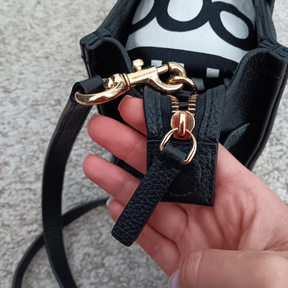 Just Showing ❤️ Marc Jacobs Small Black Leather "The Tote" Bag - Picture 14 of 16